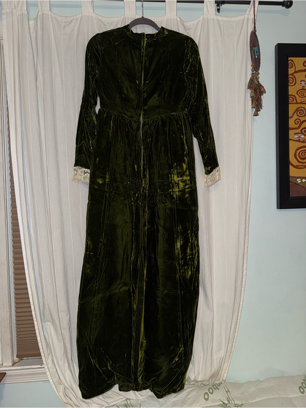 Vintage-Inspired Olive Green Velvet Long Sleeve Dress with Lace - Picture 5 of 6